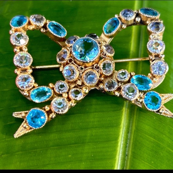 Vintage 1940’s HOBE clusters blue & white crystal bow tie brooch pin - Picture 2 of 10